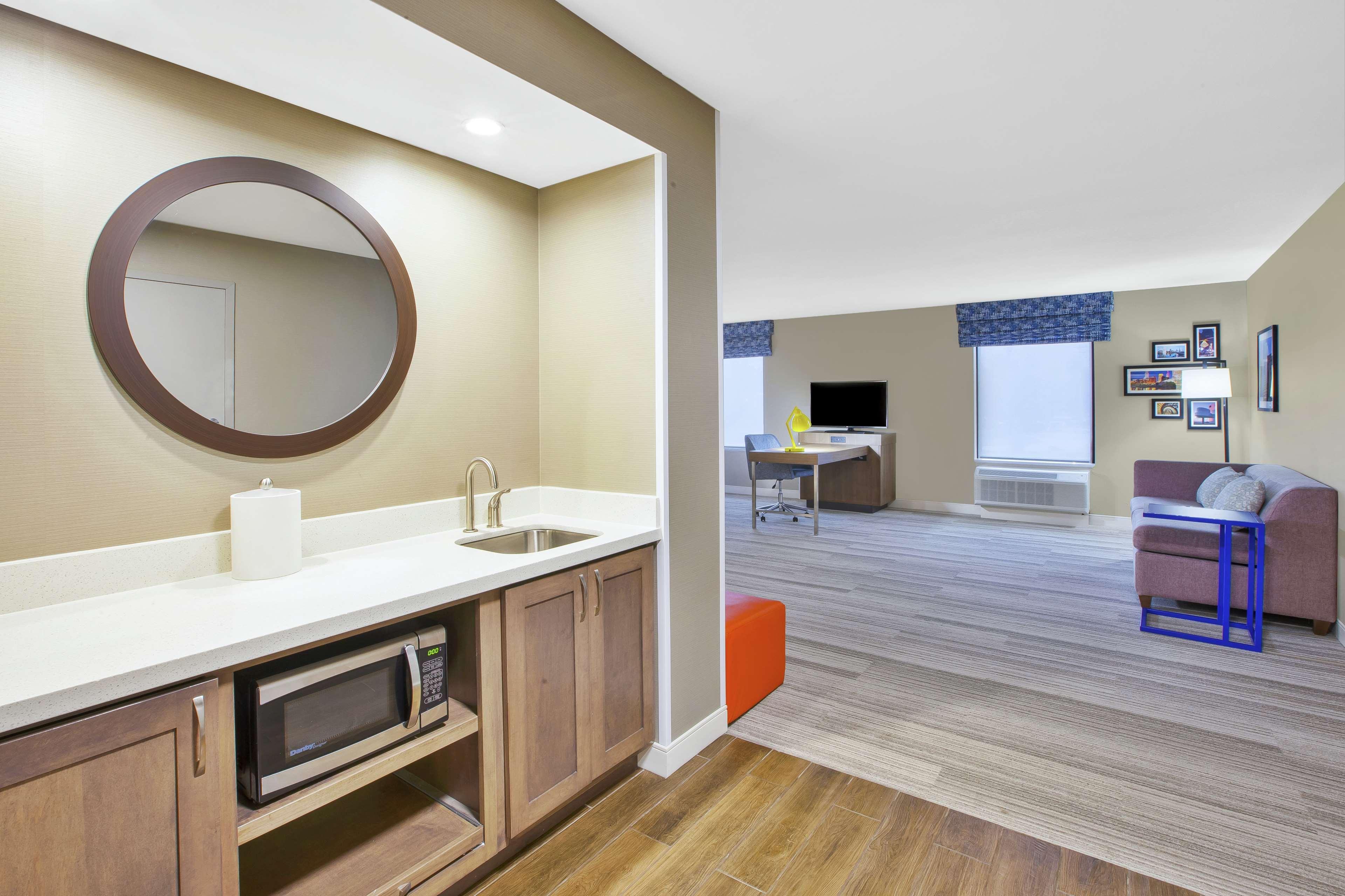 Hampton Inn & Suites Oakwood Village-Cleveland Экстерьер фото