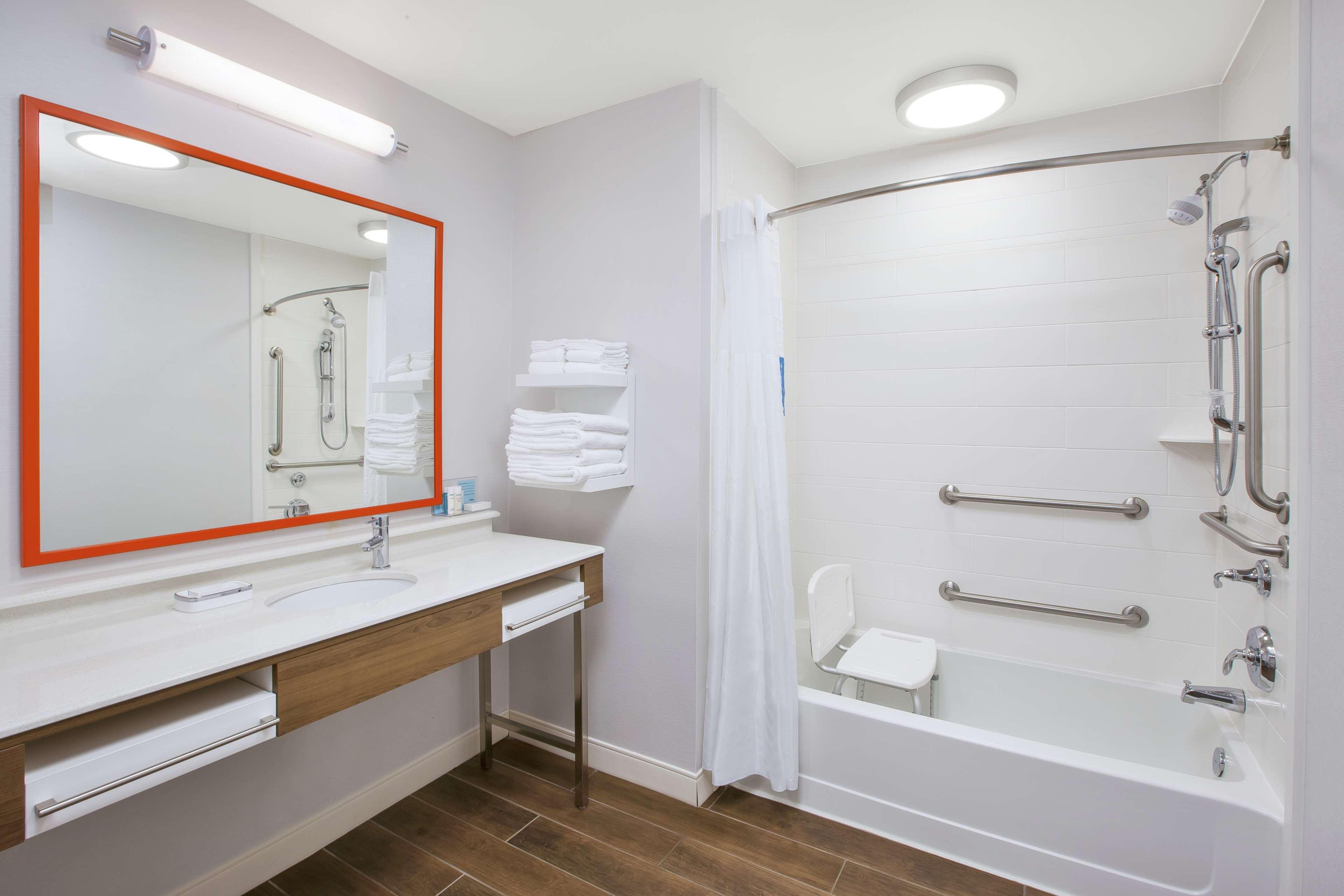 Hampton Inn & Suites Oakwood Village-Cleveland Экстерьер фото